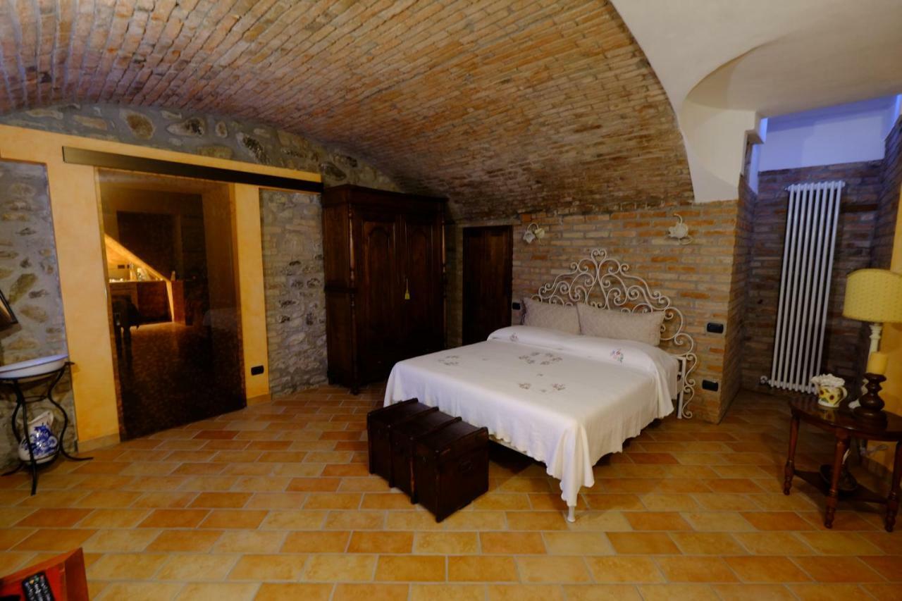 B&B La Corte Suites Salice Terme Esterno foto