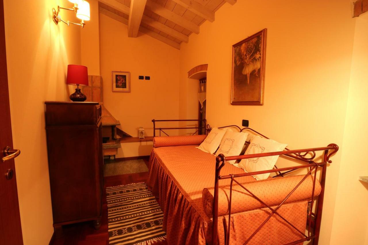 B&B La Corte Suites Salice Terme Esterno foto